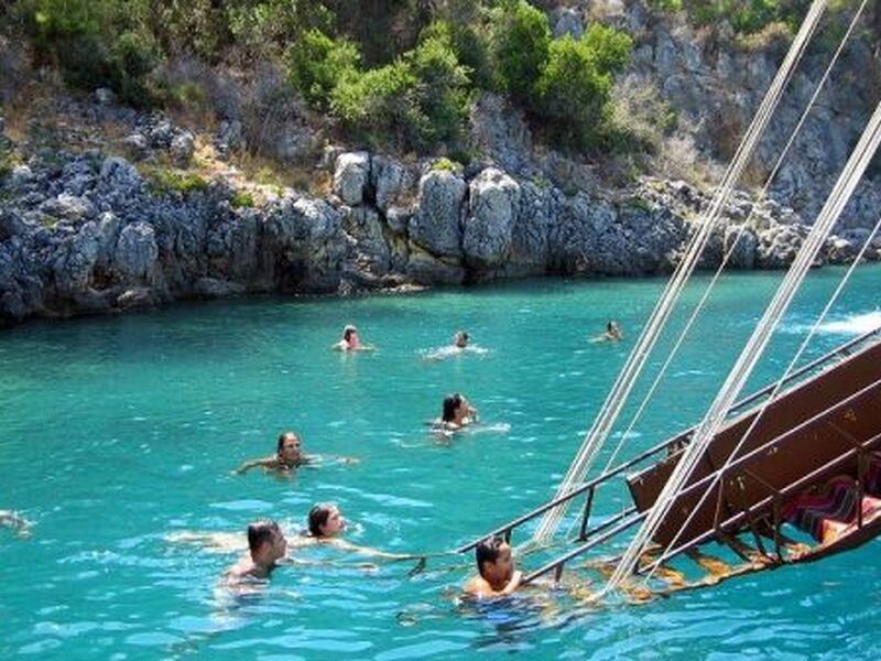 12 Adalar Tekne Turu ( YEL HOLIDAY )