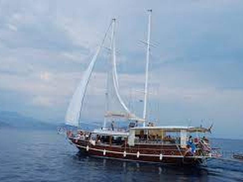 12 Adalar Tekne Turu ( YEL HOLIDAY )