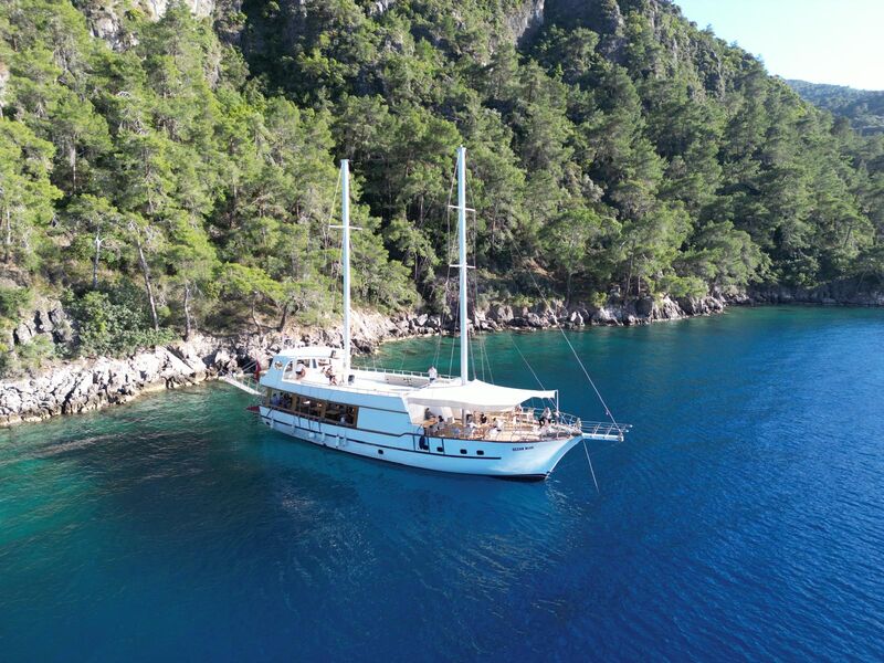 12 Adalar Tekne Turu ( YEL HOLIDAY )
